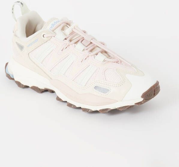 Adidas Hyperturf Quartz sneaker met suè, de details